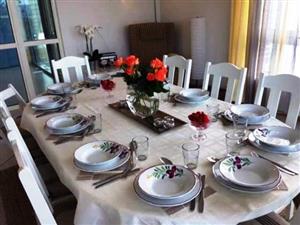 Et dekket bord for lunsj - Klikk for stort bilde
