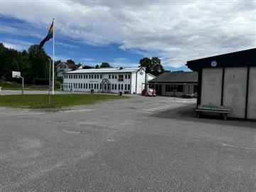 Lenke til artikkel: Skoler og barnehager holder åpent onsdag 9. september