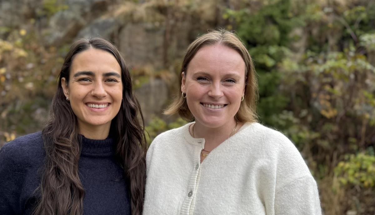 Smilende kvinner i høsten - Klikk for stort bilde